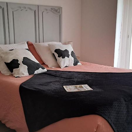 La Bergerie Du Mesnil Bed and Breakfast Livry  Exteriör bild