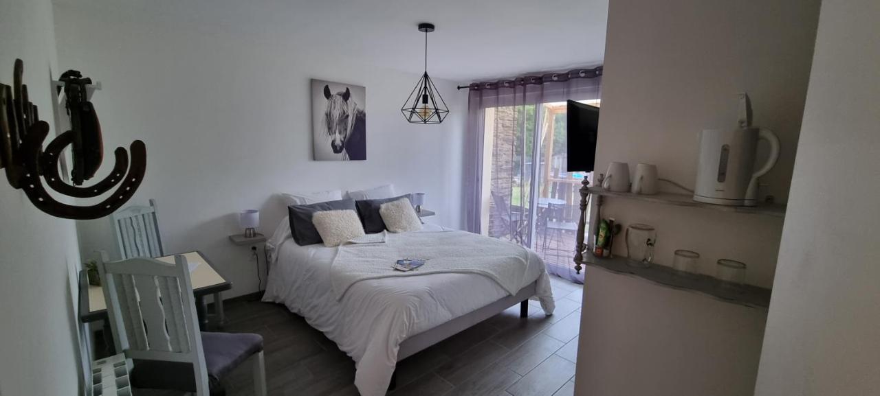 La Bergerie Du Mesnil Bed and Breakfast Livry  Exteriör bild